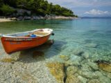 SEO-optimierter Alt-Text für ein Bild, das die Übersetzung des Schlüsselworts "darf man in Kroatien angeln" ins Englische zeigt
